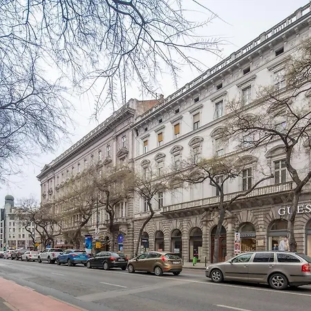 Marvelous In Andrassy Boulevard בודפשט