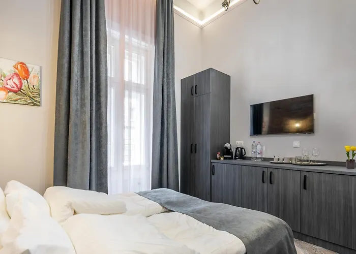 Marvelous In Andrassy Boulevard *